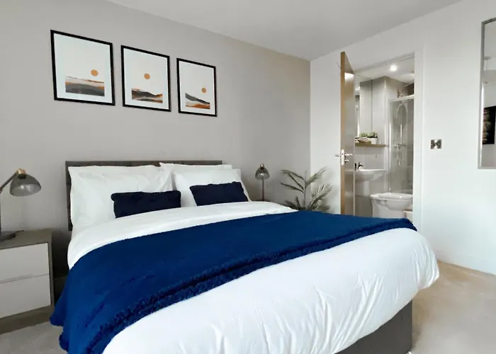 Panda - Modern 2 Bedroom Apt In City Centre