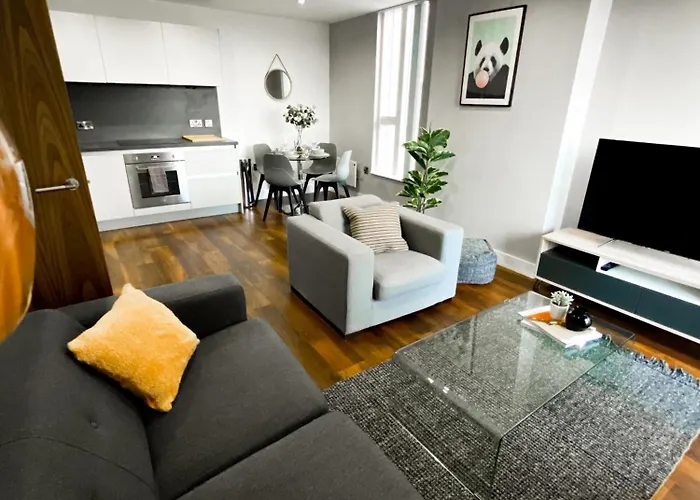 Panda - Modern 2 Bedroom Apt In City Centre